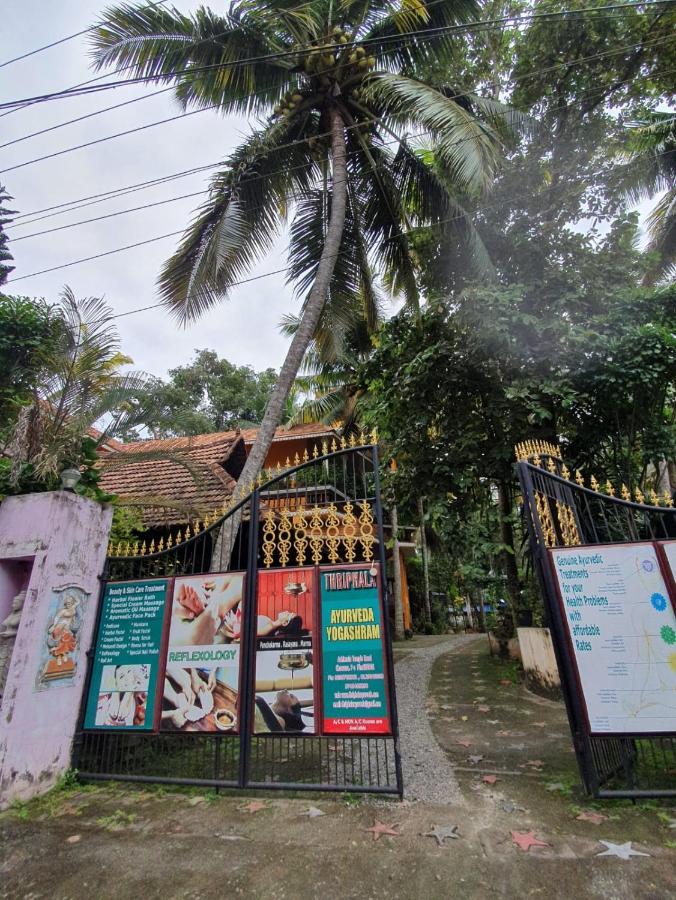 Thriphala Ayurveda Yoga ashram Daire Thiruvananthapuram Dış mekan fotoğraf